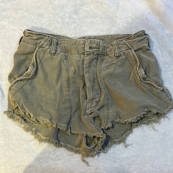 Free People Pants - Free People Denim Short shorts 🤎🍃